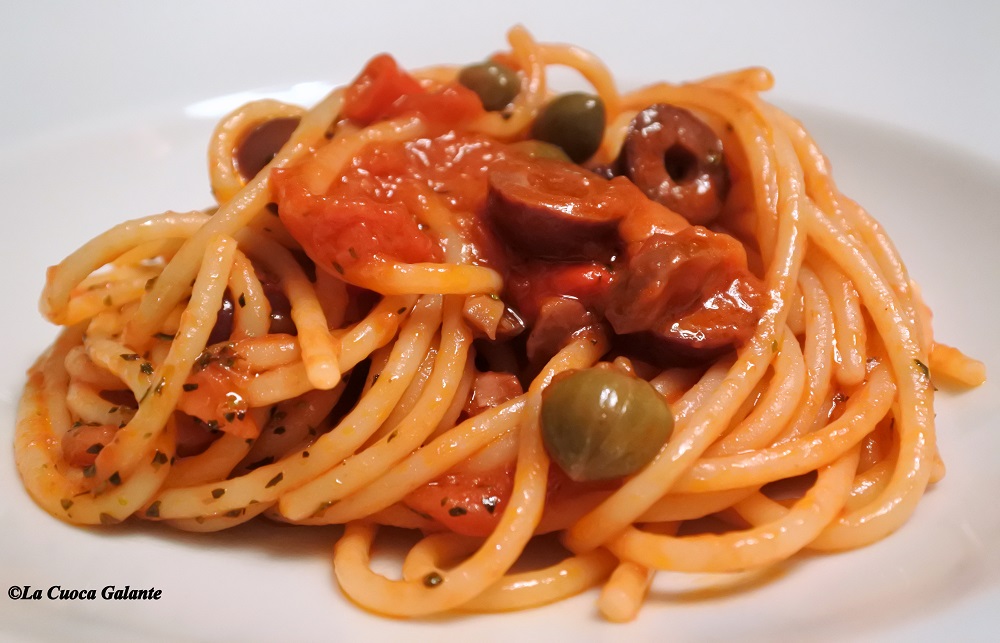 Spaghetti alla puttanesca - La cuoca galante - Cucina napoletana